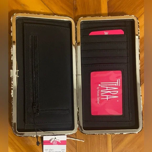 Hard Wallet NWT by Tiara, soft material lines the outside. Organizer cards, cash - Picture 4 of 8